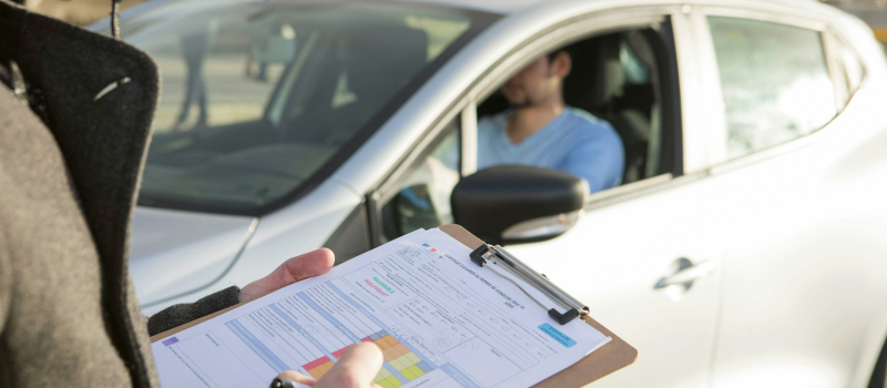 Permis de conduire : François-Noël Buffet annonce 80 000 places d'examen supplémentaires d'ici fin 2025