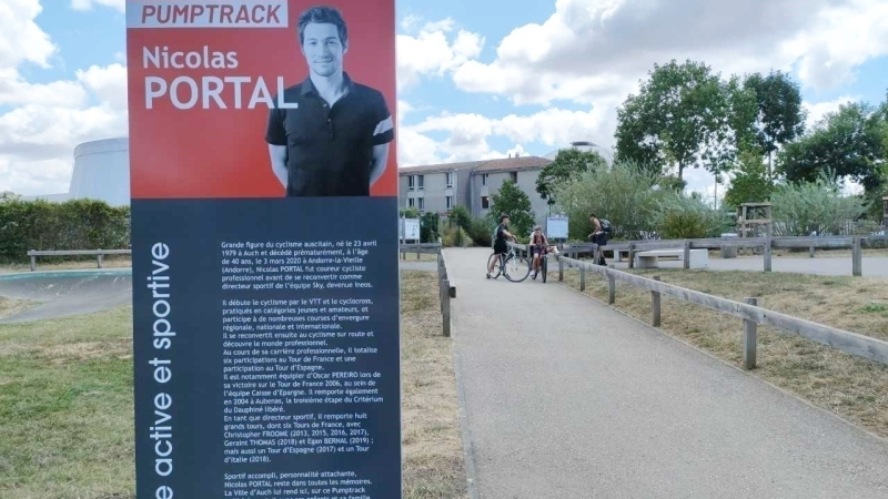 Tour de France 2025 : le totem Nicolas Portal a été installé au Pumptrack