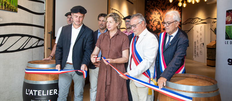La ministre-vigneronne du Tourisme à l'Atelier des cépages de Plaimont