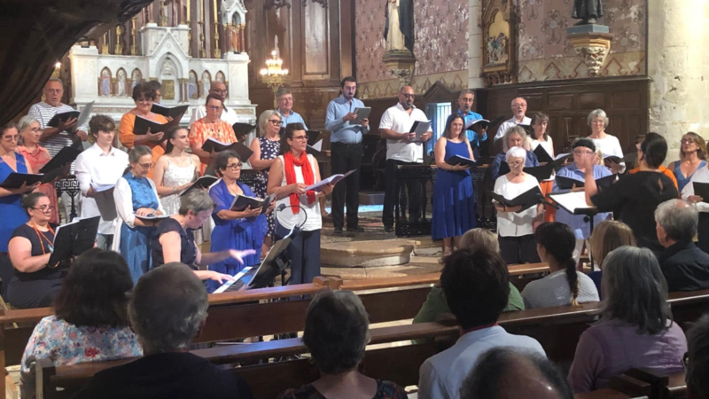 Triomphe retentissant dans l’église