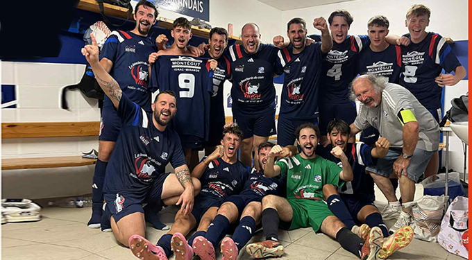 FCM RCBA vestiaire heureux (.jpg