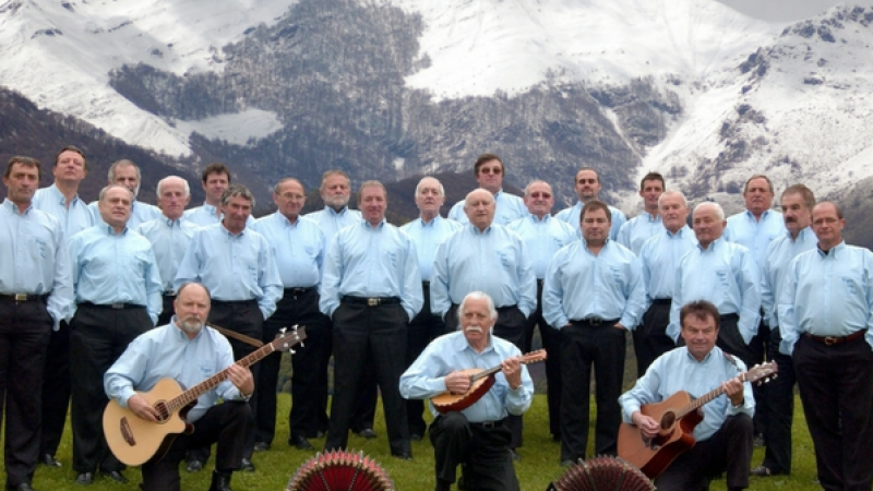Le choeur d'hommes pyrénéen "Vaya con dios" en concert à l'église