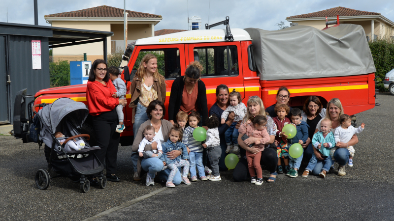 Les enfants du Relais Petite Enfance en visite à la caserne de pompiers de Vic-Fezensac