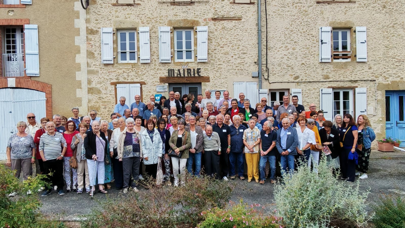 Retrouvailles émouvantes des anciens élèves et enseignants
