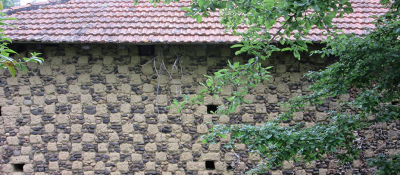 Exposition sur les murs en damier de l’Astarac et du Magnoac.