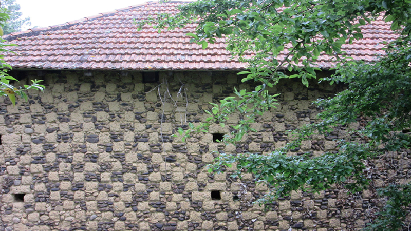 Exposition sur les murs en damier de l’Astarac et du Magnoac.