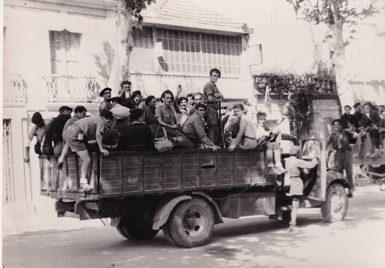 Vic 1944 004.jpeg