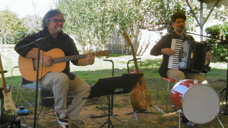 Superbe concert en plein air avec le duo LIMBERRI
