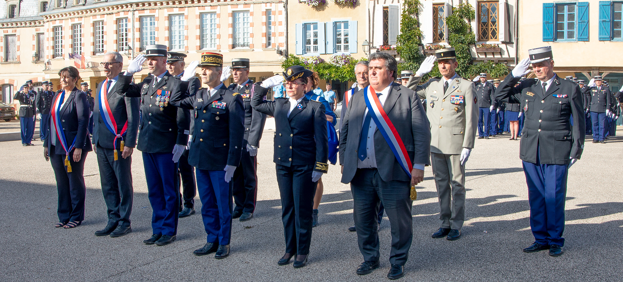 00 Les autorités civiles et militaires 1bis 101025.jpg