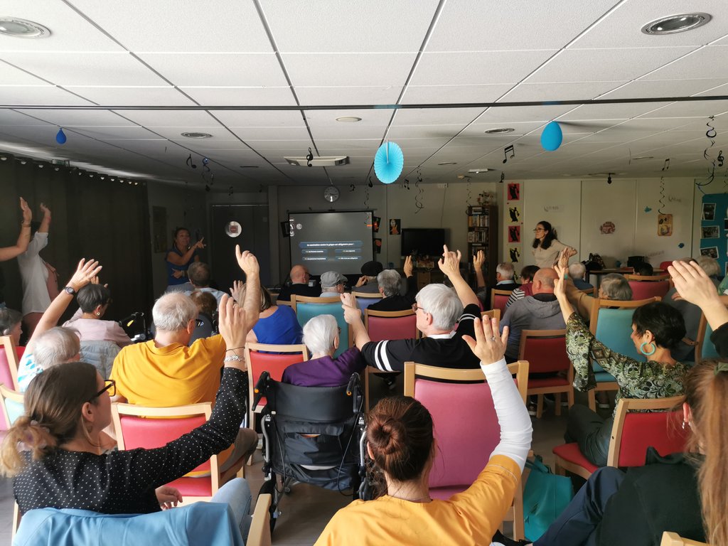 Ils lèvent le doigt, donc tous volontaires.....
