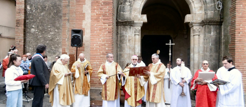 Après plus de deux ans et demi de travaux, l'église St Pierre " dédicacée" c'est-à dire restituée au culte