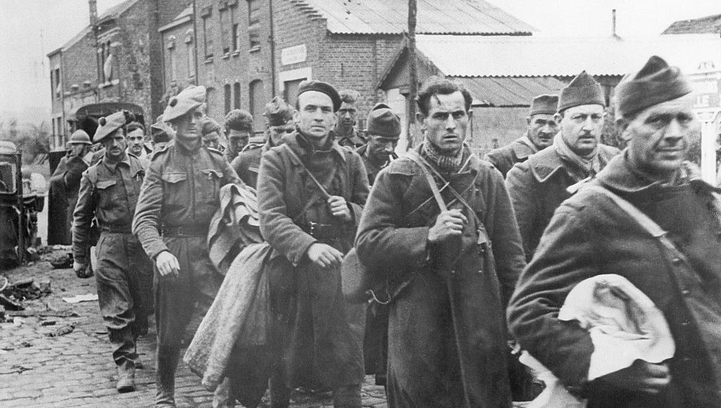 1200x680_prisonniers_de_guerre_francais_et_britanniques_le_12_juin_1940.jpg