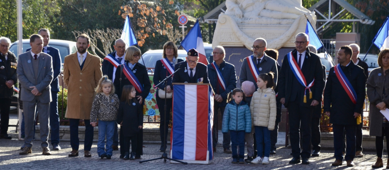 Rassemblés pour commémorer l’Armistice