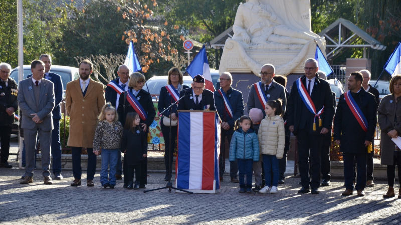 Rassemblés pour commémorer l’Armistice