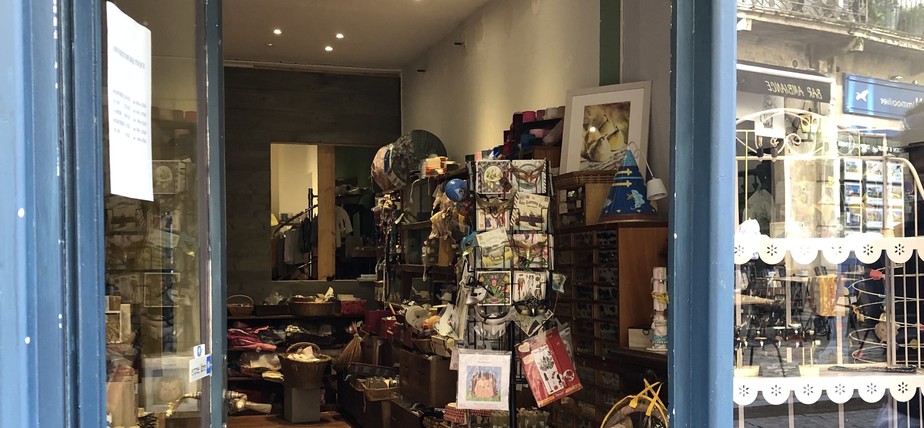 entrée boutique.jpeg