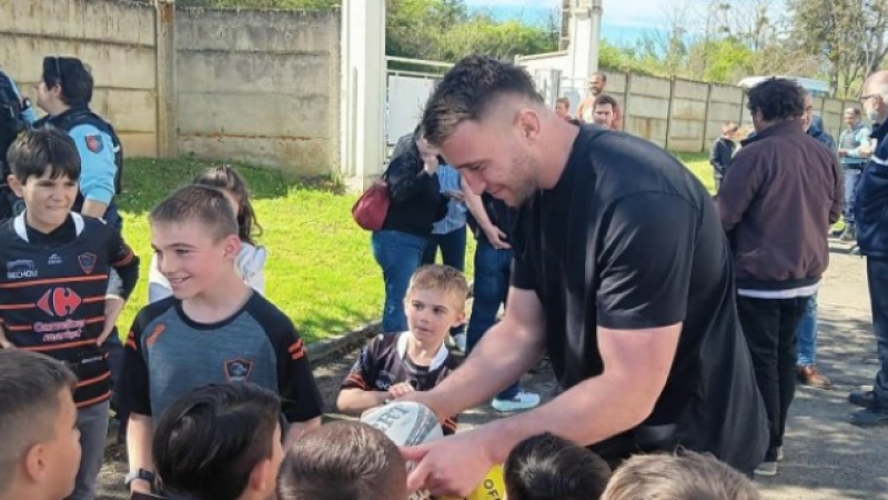 120 ans de l'UAV Rugby : inauguration d'une fresque en l’honneur d’Anthony Jelonch et lancement du “Mur des Amis”
