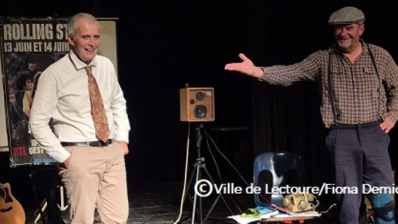 « Viens chez moi, j’habite chez une mamie » séduit le public de la salle de la Comédie