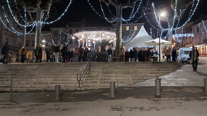 Vic-Fezensac illumine son sapin et lance officiellement le mois de décembre