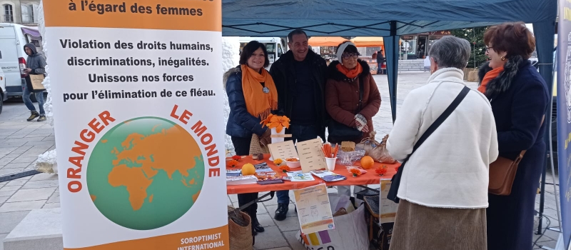 Une vague d’orange sur le marché d’Auch pour défendre les femmes