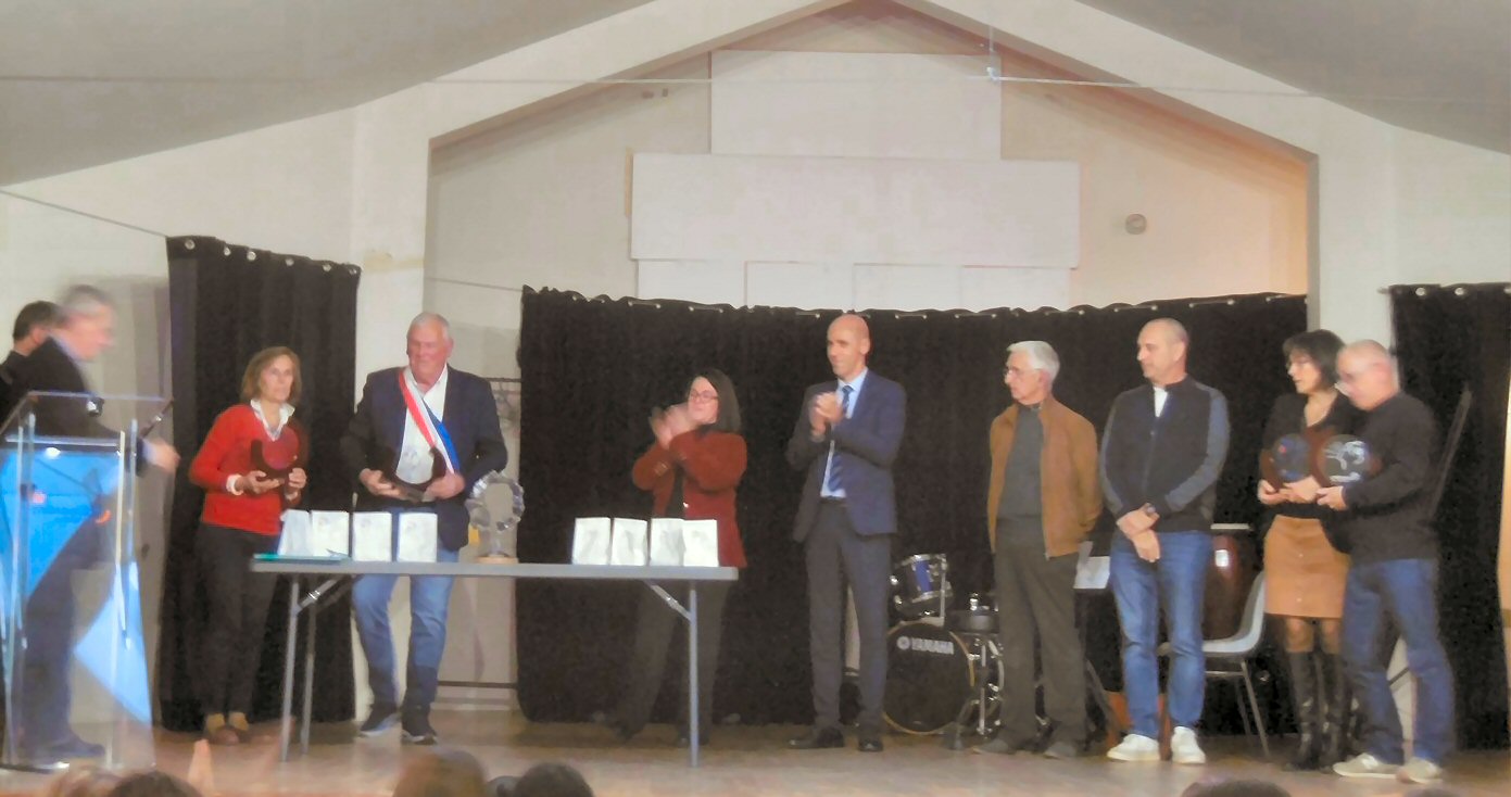 lors de la remise des trophées aux chefs d'établissement