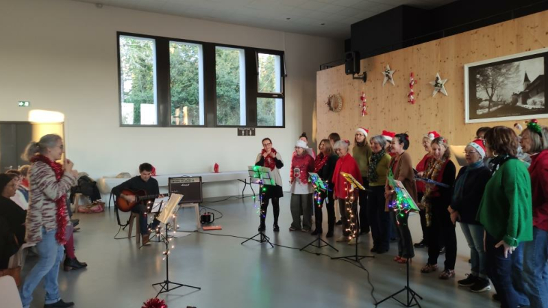 Un après midi en chansons pour un public nombreux et charmé