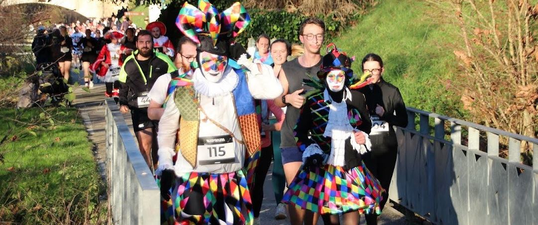 Coureurs déguisés.JPG