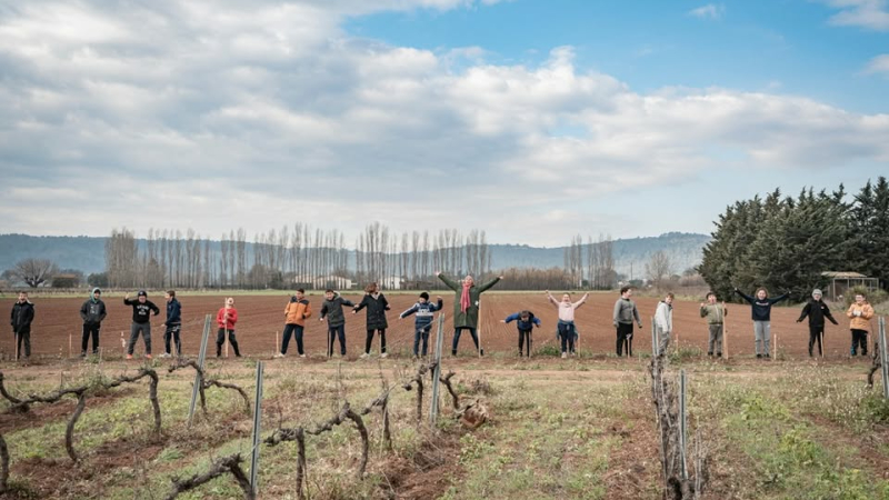 Dans le Gers, éduquer les enfants  aux enjeux agricoles de demain par la plantation d’arbres