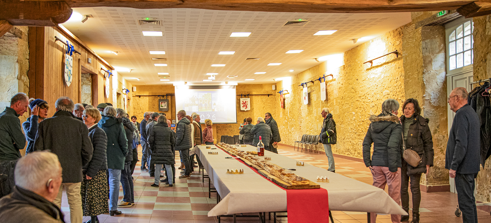 0 La salle des fêtes se remplit 1bis 030126 copie.jpg