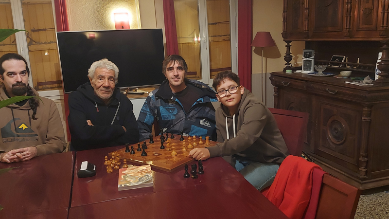 Le tout nouveau club d'échecs vicois à la radio mercredi !