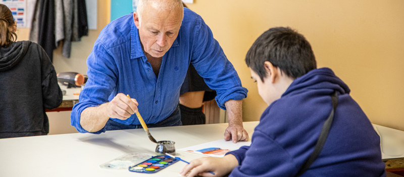 Cette année scolaire, l'artiste britannique Perry Taylor est parrain du collège d'Aignan