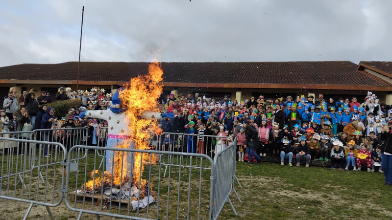 Le carnaval des enfants chasse l’hiver dans la bonne humeur