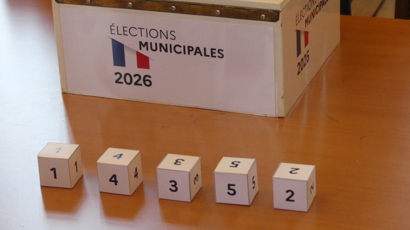 Gers: tirage au sort des panneaux d'affichage pour les municipales