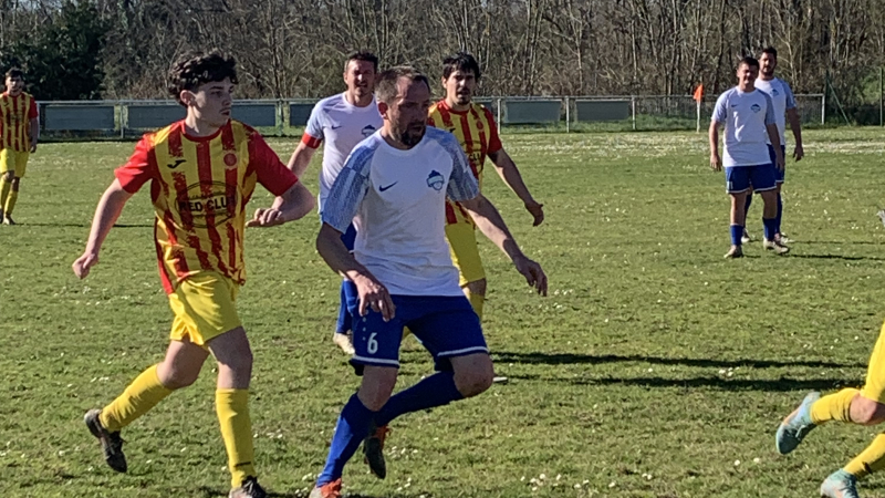 Les seniors s’imposent à domicile face à Pavie