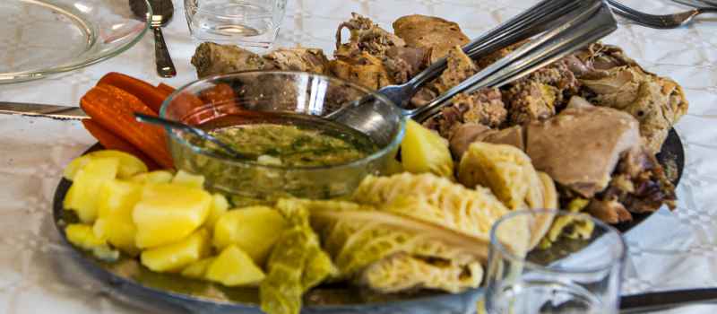 Bouzon-Gellenave: un repas de village