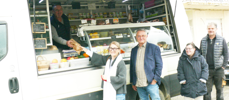 L'épicerie ambulante est en service tous les mercredis de 11 à 12 heures