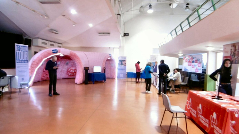 Le Colon Tour a fait étape dans la salle des fêtes