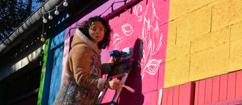Tempo Latino 2026 : Kellymiti auteur de la fresque et de l'affiche à la radio mercredi