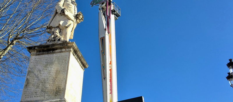 Les forains espèrent que le soleil fera le travail.