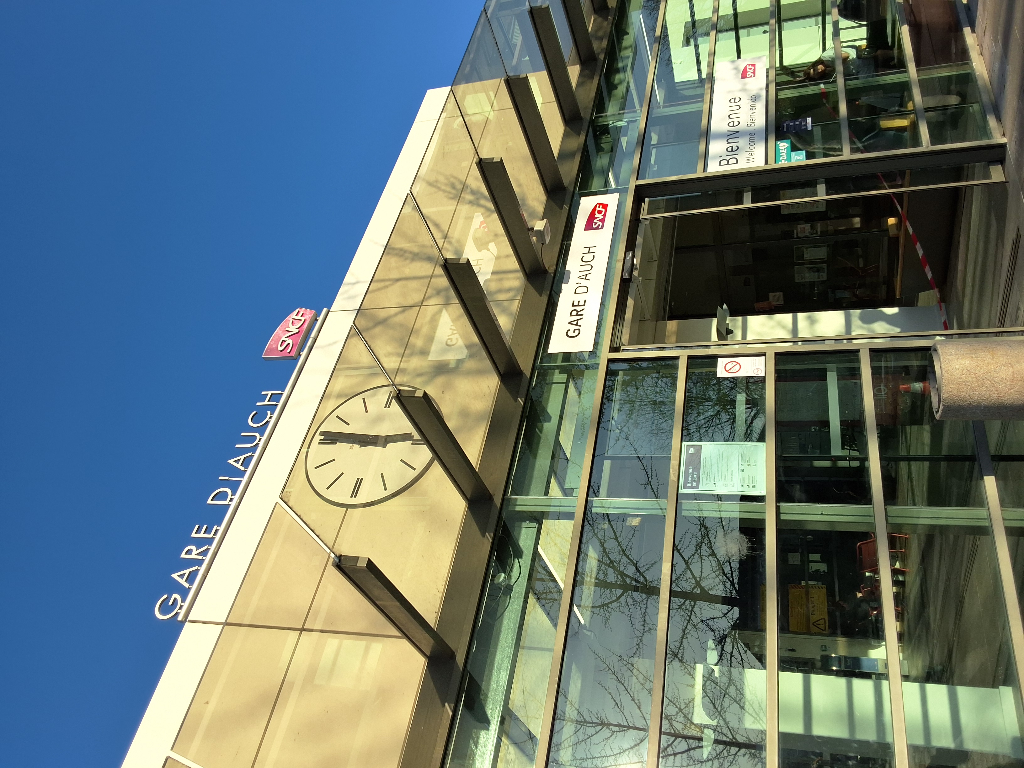 La gare d'Auch à l'heure de pointe.jpg