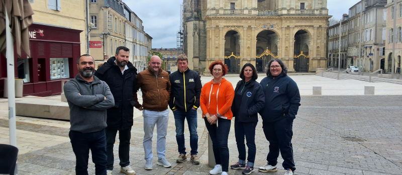 À Auch,"tous pour un, un pour tous : taxis, ambulanciers et agriculteurs unis dans une même mobilisation.