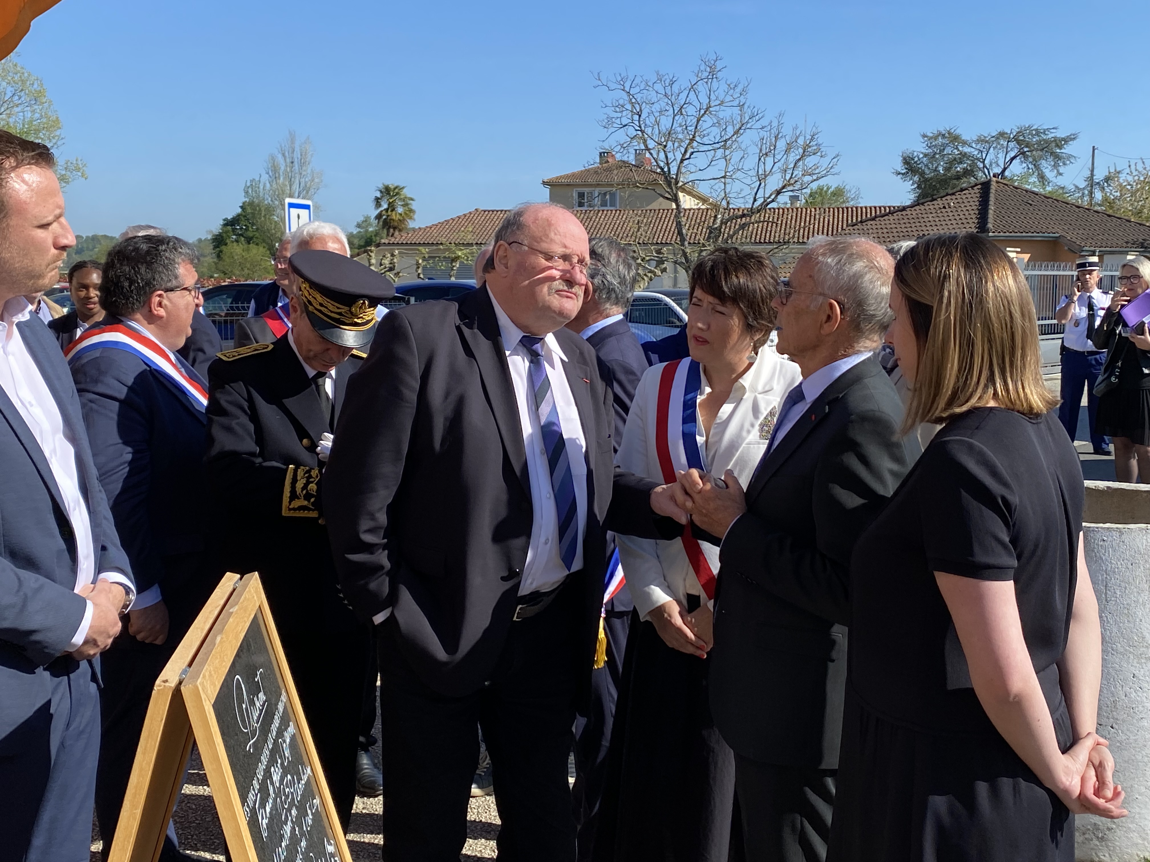 Le ministre Michel Fournier accueilli par la maire de Riscle Valérie DufauMG_5782.jpeg