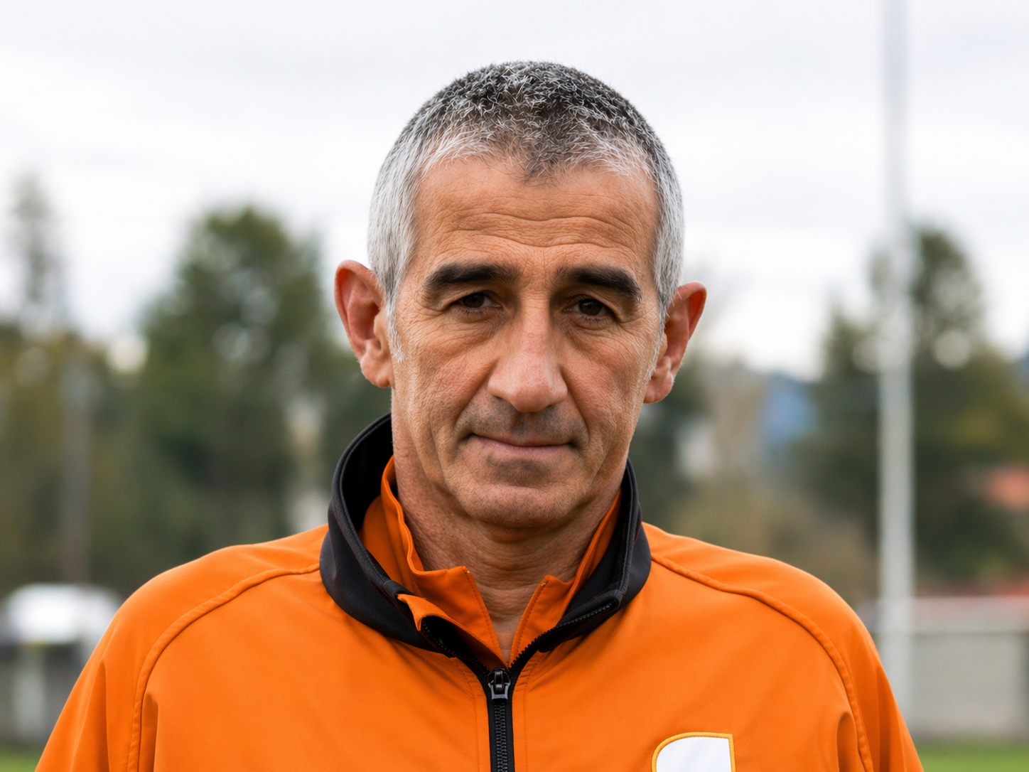 Portrait sportif en extérieur par temps couvert.png