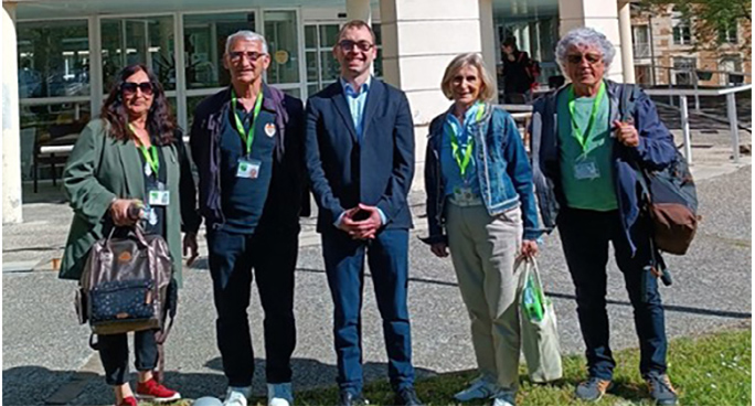 les responsables du VMEH local leur président départemental et le directeur de l'hôpital