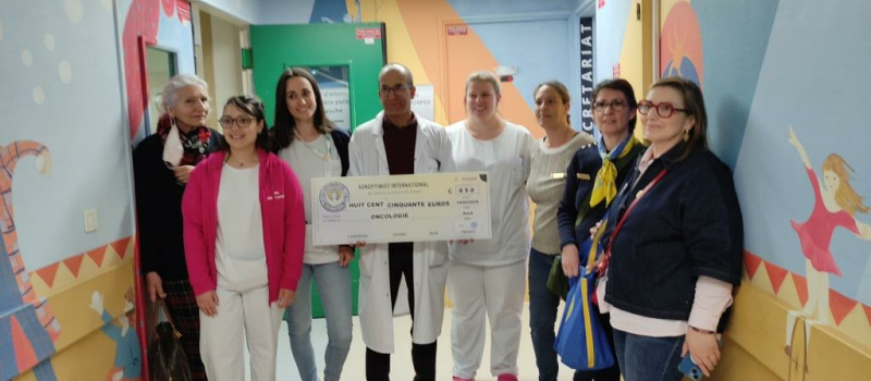 Soroptimist remet un chèque au service Pédiatrie Oncologie du Centre Hospitalier d'Auch