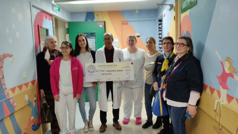 Soroptimist remet un chèque au service Pédiatrie Oncologie du Centre Hospitalier d'Auch