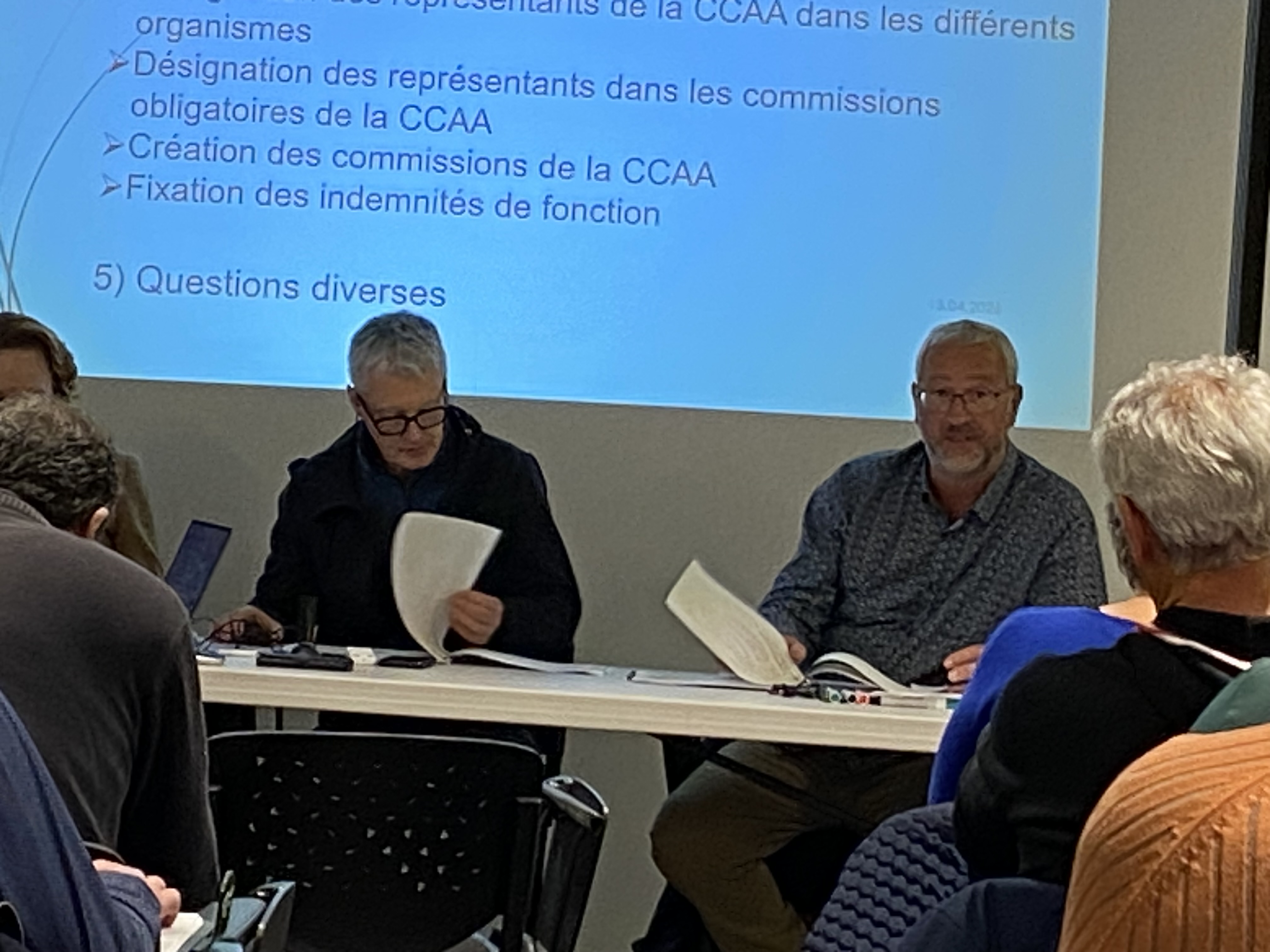 Stéphane Persoons, aux côtés du 1er vice-Président, a dû gérer les demandes de l'opposition communautaire