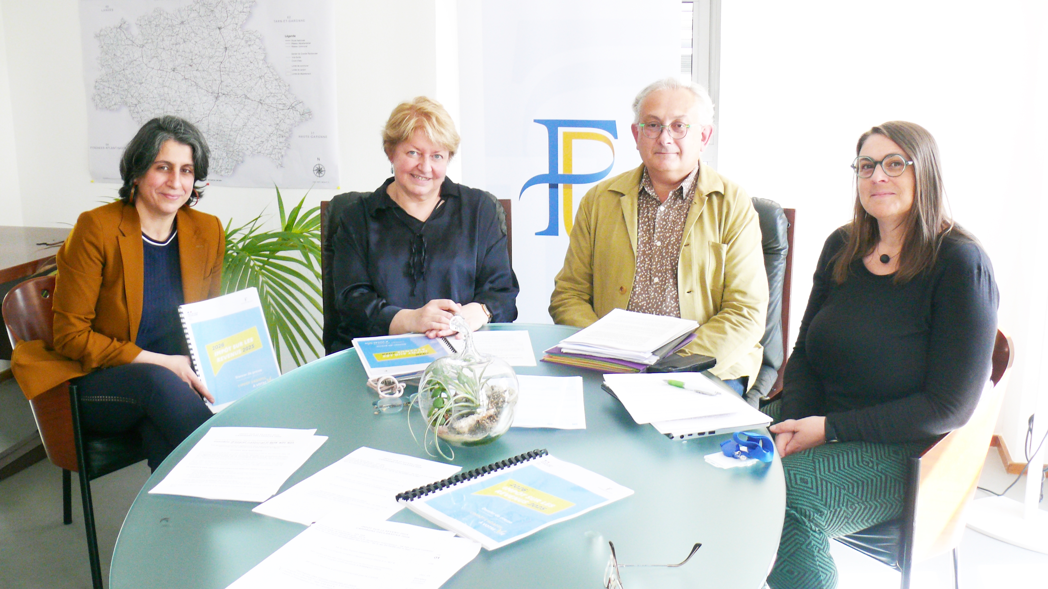 Ont participé à la conférence de presse : Catherine Perinetti, directrice des finances publiques du Gers, entourée de Camille Lalanne,  directrice du pôle métiers à la DDFP, Jean-Yves Bethencourt, responsable du service des impôts aux particuliers, Sarah Ghobadi, directrice adjointe de la DDFIP du Gers.