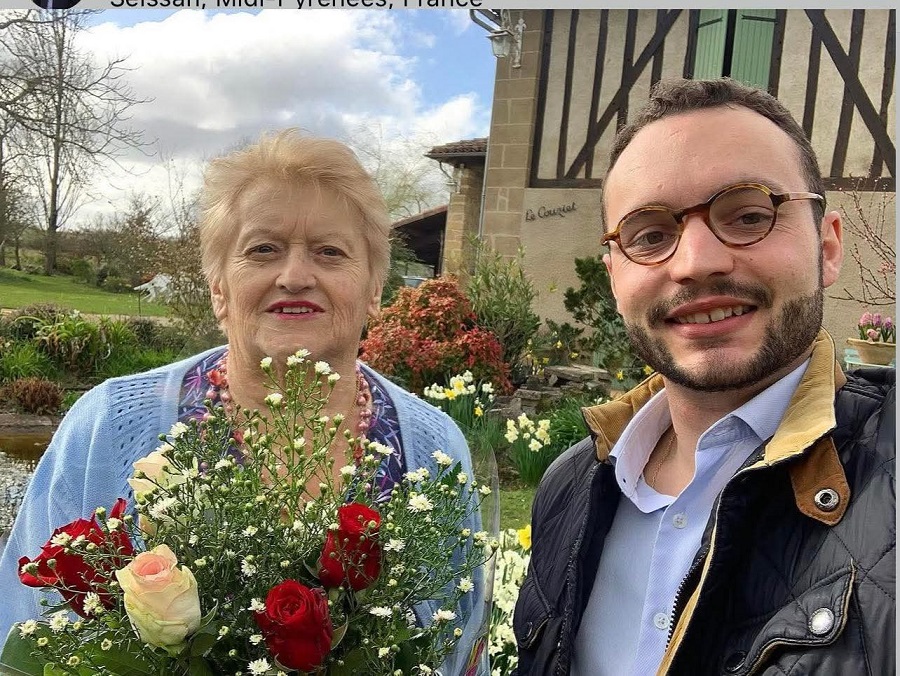 Thérèse avec son petit-fils
