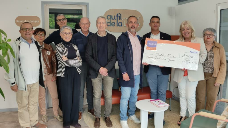 Le Rotary Club d'Auch et Harmonie Mutuelle font un don de, respectivement de 1000 euros et 800 euros à La Ligue contre le cancer