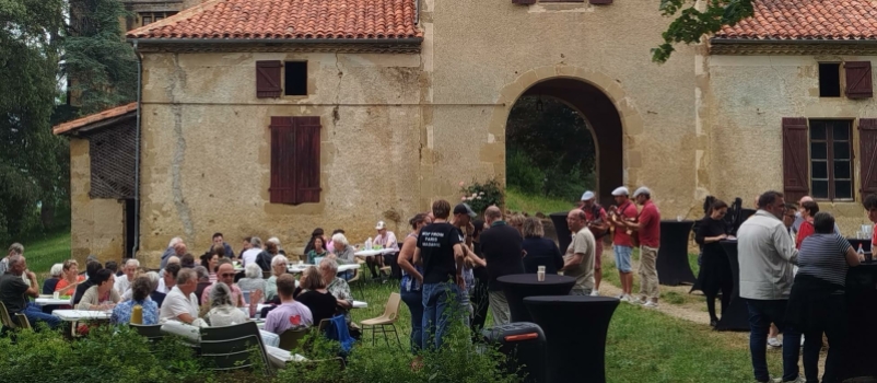 Un repas champêtre réussi au village
